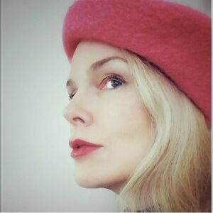 Beautiful vintage wool beret in rose pink